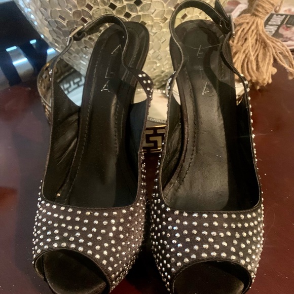 Boutique rhinestone studded sling back platform 8 - Picture 2 of 4